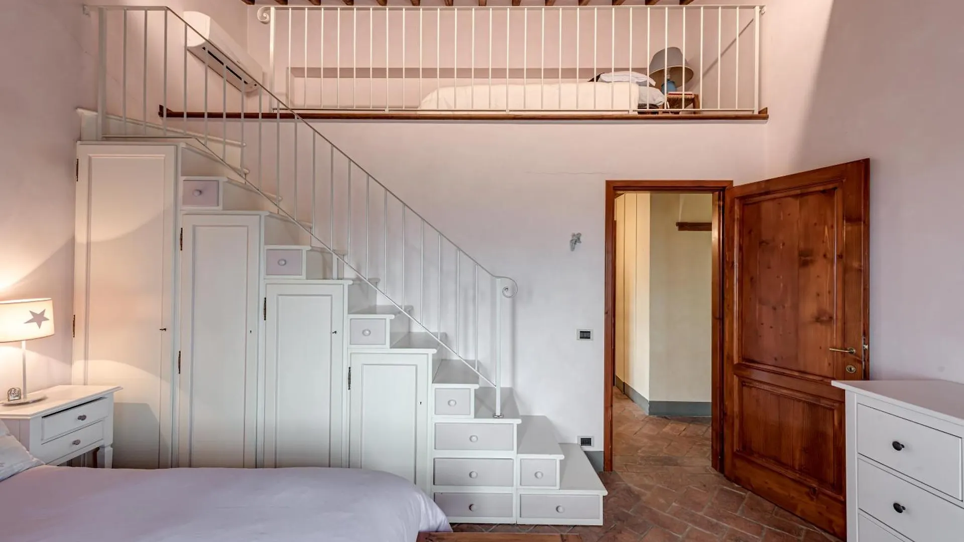 Villa Panicale- Toscana Capraia e Limite 0*,  Italia